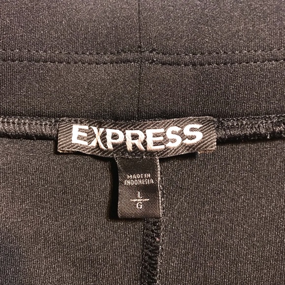 Express Scallop Hem Shorts EUC - Picture 7 of 8